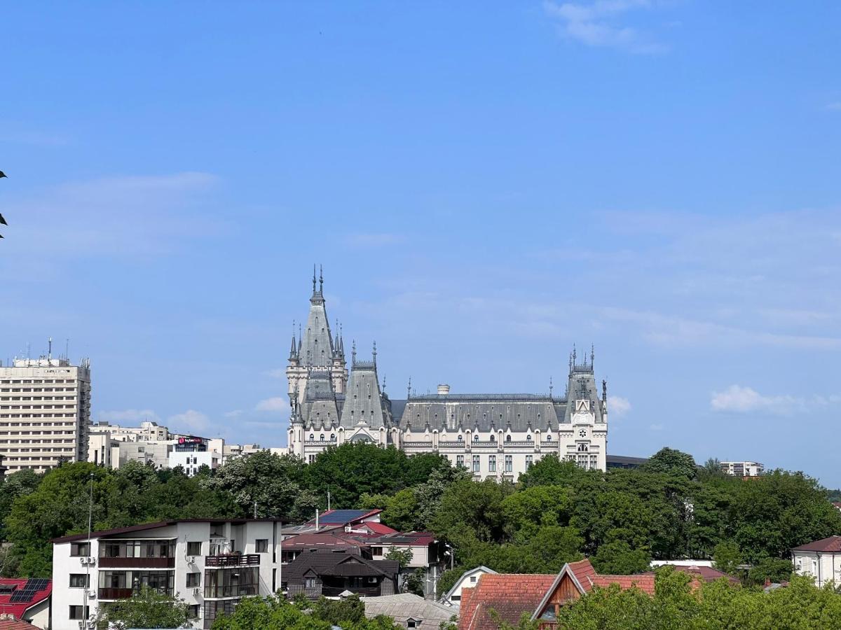 3 Rooms Apartment Palace View Iasi Extérieur photo